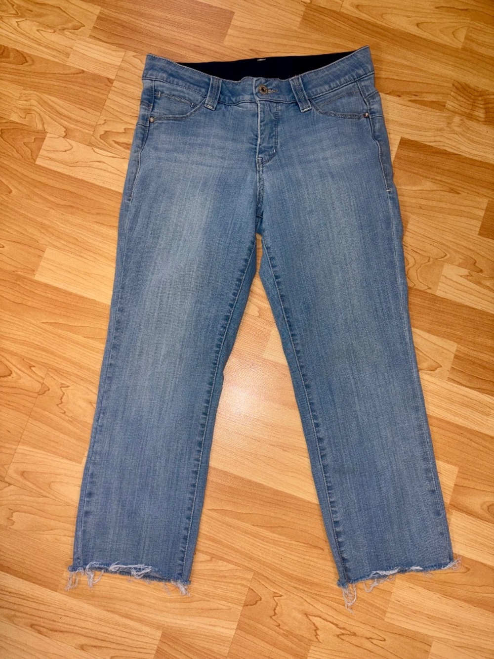 JAG 10/30 cropped light wash straight leg jeans raw hem